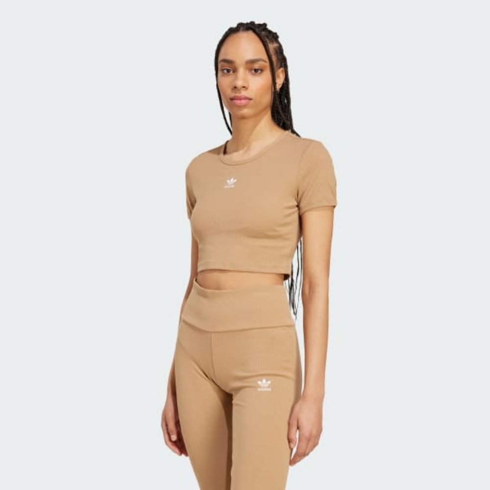 Camiseta Adidas Canelada Essentials – Estilo Minimalista com