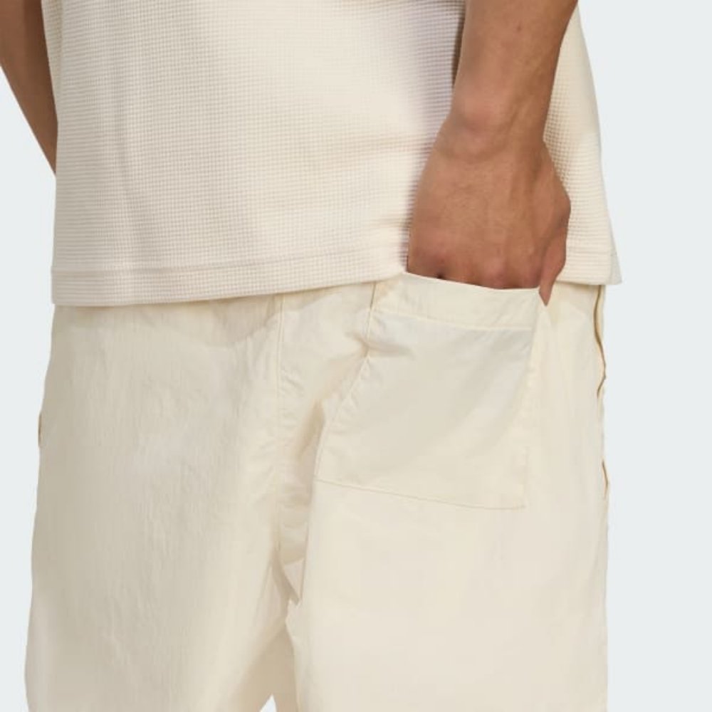 Shorts Adidas Woven Trefoil Essentials – Leveza, Conforto e Estilo