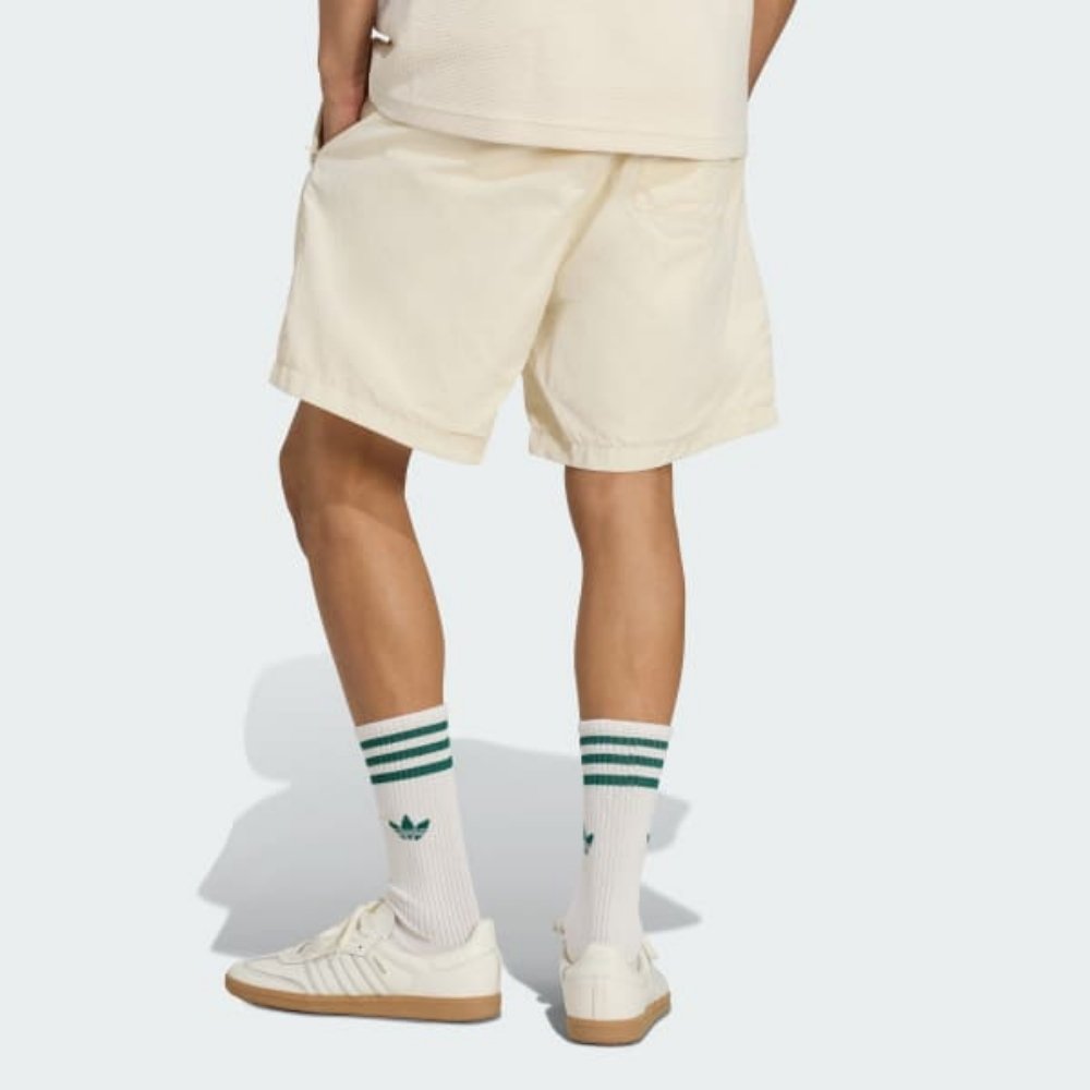 Shorts Adidas Woven Trefoil Essentials – Leveza, Conforto e Estilo