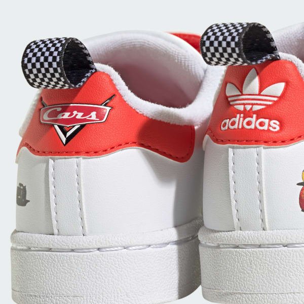 tenis adidas pixar carros superstar ii multicolor detalhe lateral