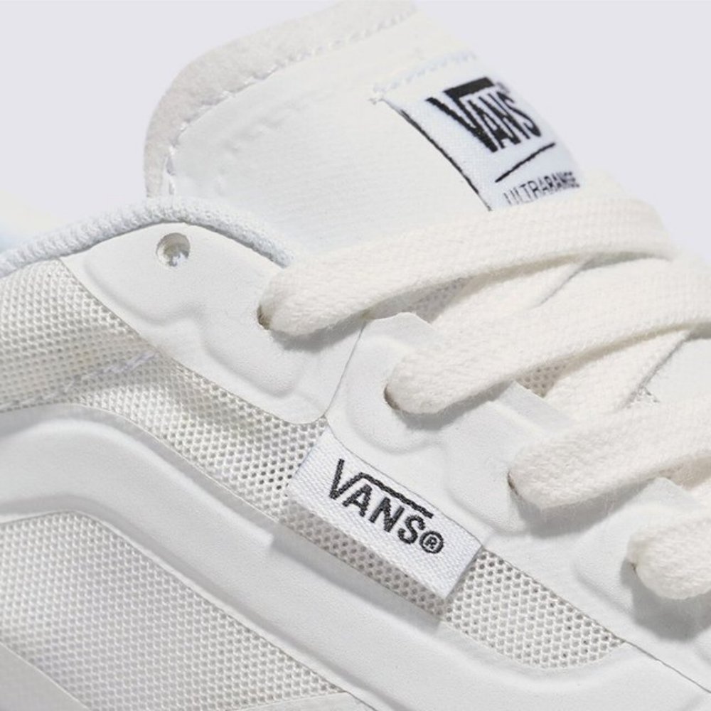 Tênis Vans Ultrarange RW 2.0 MTE True White - vista traseira e detalhes do solado