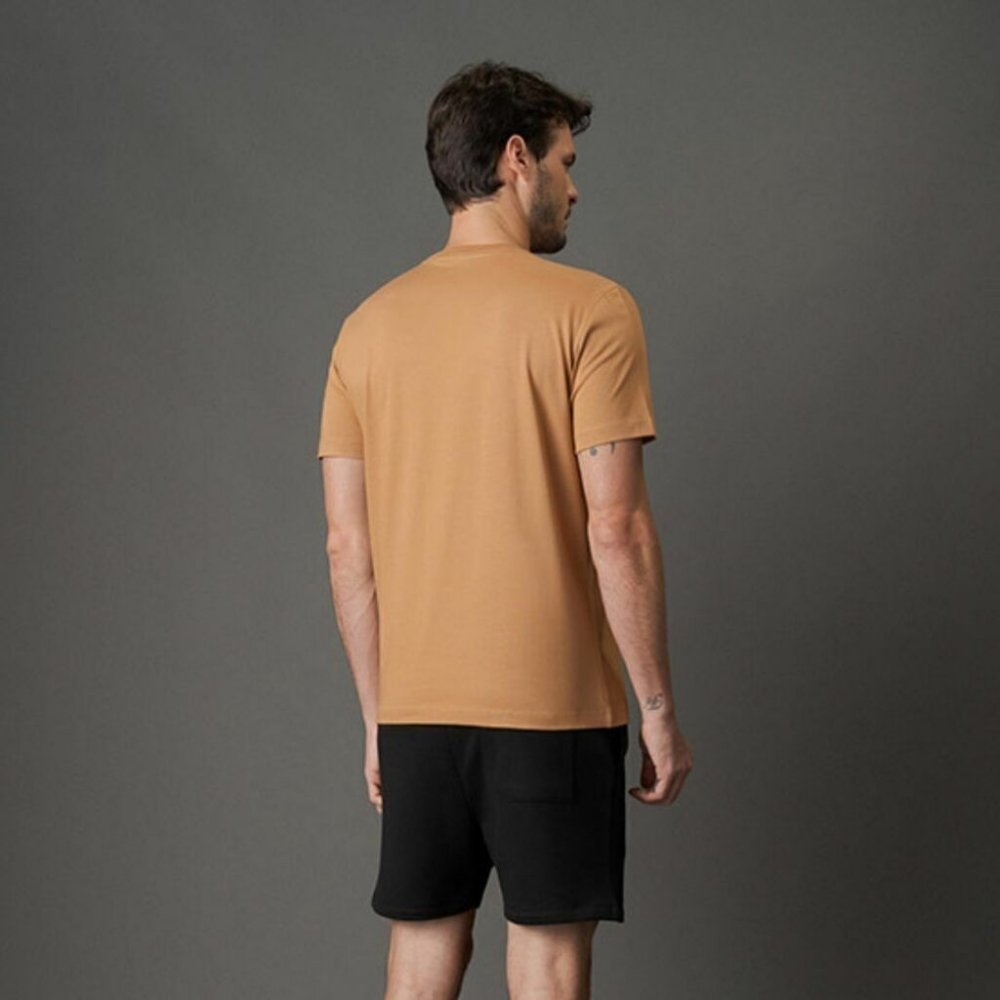 camiseta calvin klein address ny caramelo 2