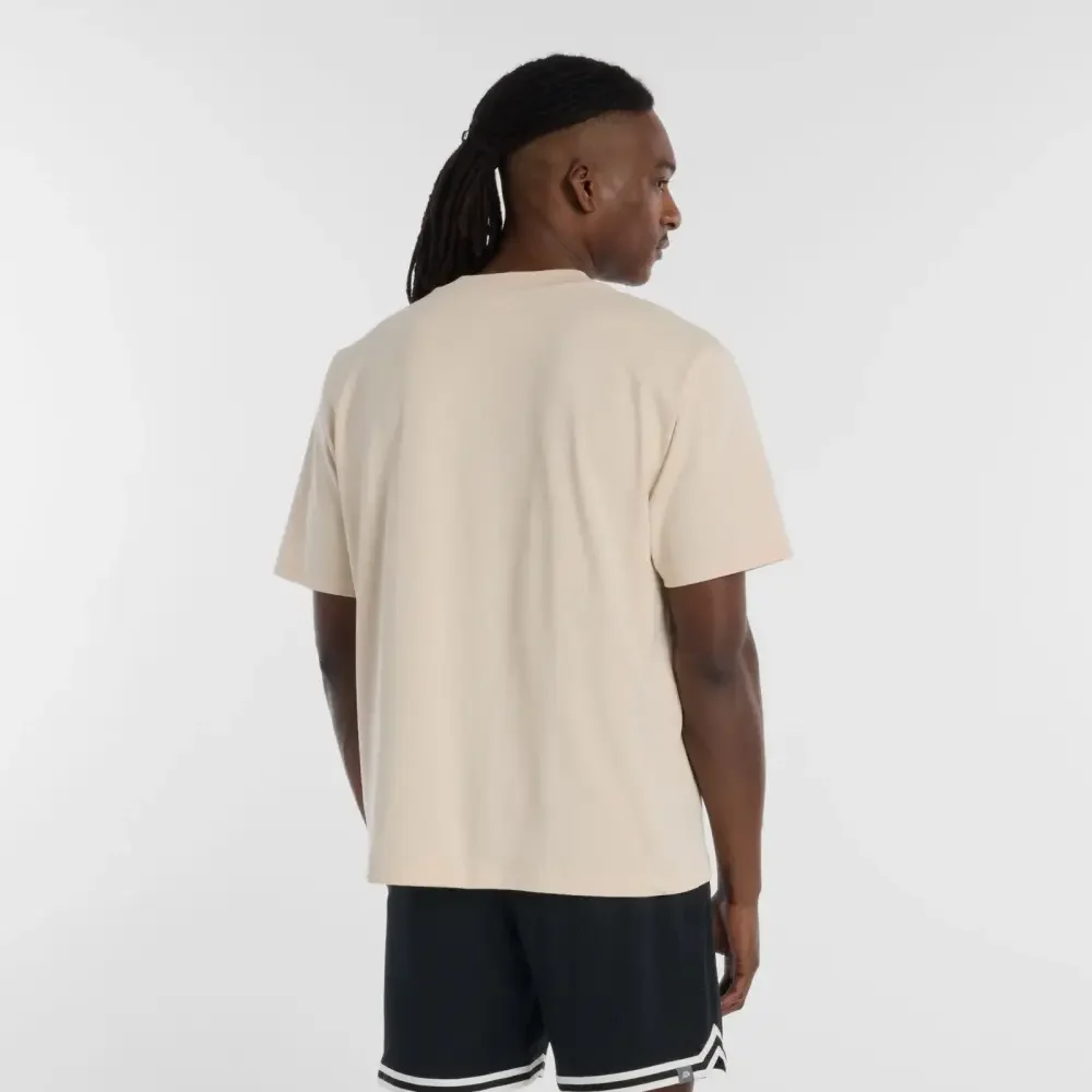 camiseta new balance hoops player bege detalhe
