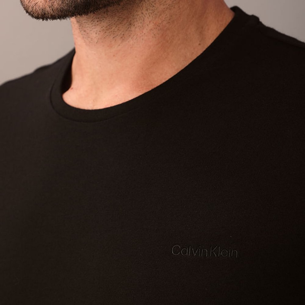 camiseta calvin klein gola careca solid liquid preto 1