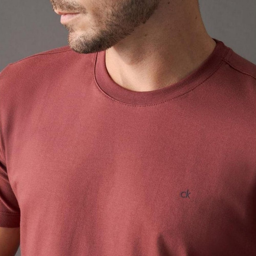 camiseta calvin klein meia malha cksm108 bordo3