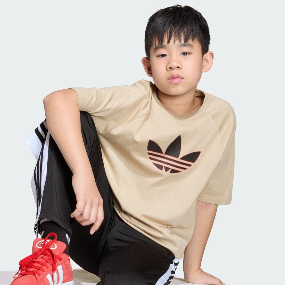 camiseta adidas folgada trefoil bege 2
